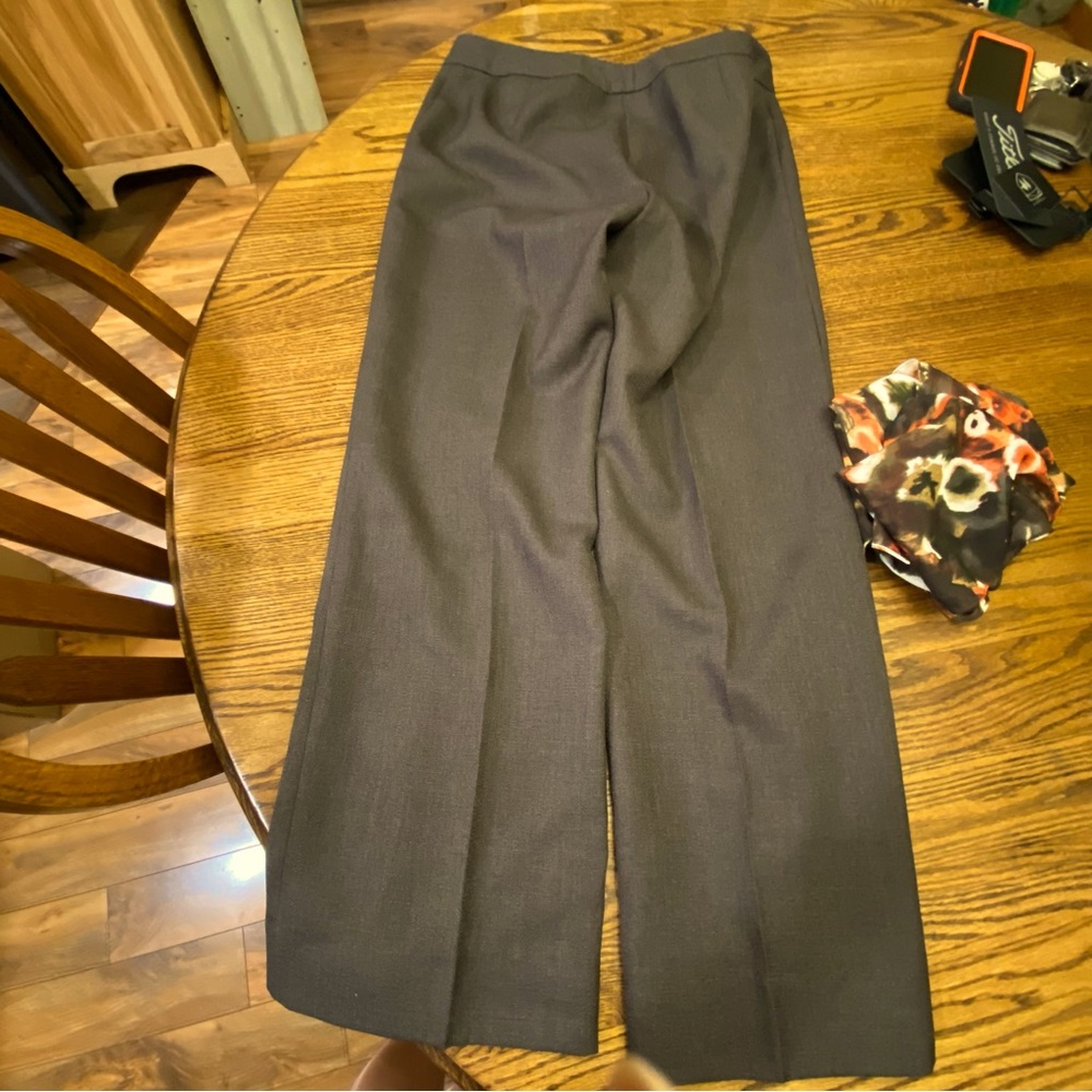 Kasper size 8P chocolate colored pants Pants are fully lined. Scarf included